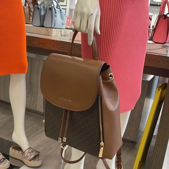 Michael Kors Backpack Bag Phoebe Medium Flap Drawstring Backpack
Brown
NWT - Picture 5 of 16